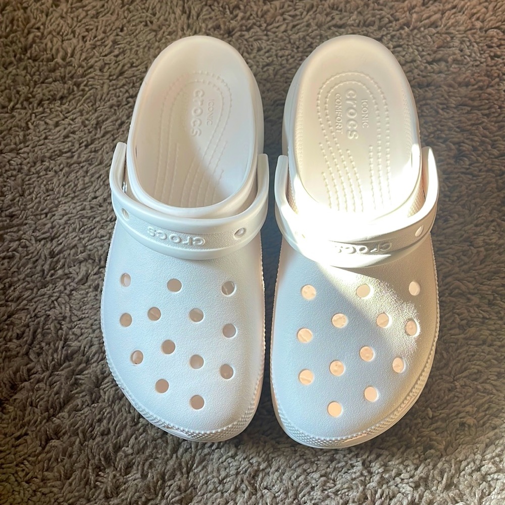Crocs woman’s classic platform clogs